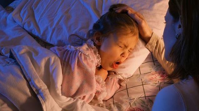 频繁夜奶的宝宝多大断奶好,频繁喂夜奶会导致孩子积食吗