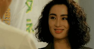 香港90年代她背景大到没人敢惹，遭赵薇横刀*爱夺**，今50岁被疑整容