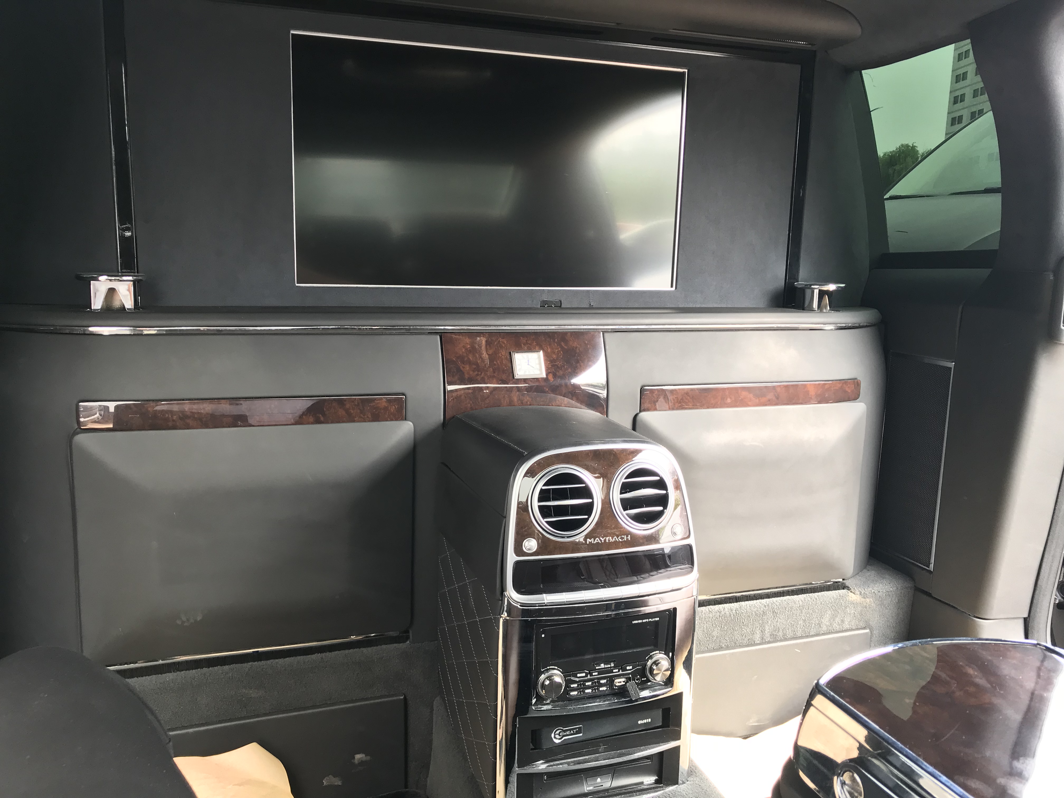 迈巴赫s600加长落地多少钱,迈巴赫普尔曼加长s600