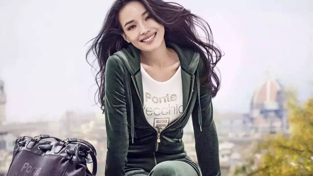 50岁女人脸大圆适合什么发型,脸大脖子短中年女士适合什么发型