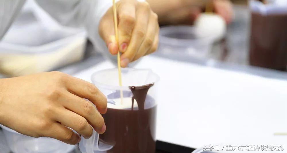 对不起！我做不出可以加热的慕斯蛋糕……（笑出猪叫声）