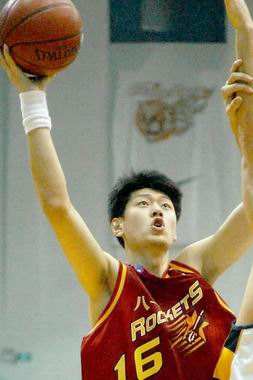 CBA历史十大中锋排名，第一不是姚明，现役只有“第一人”上榜