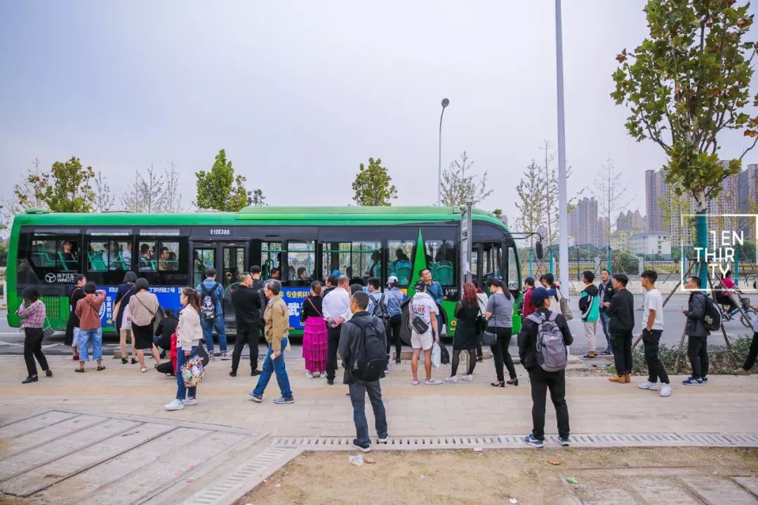 武汉每一辆901，都承载着江夏上万学子的青春！