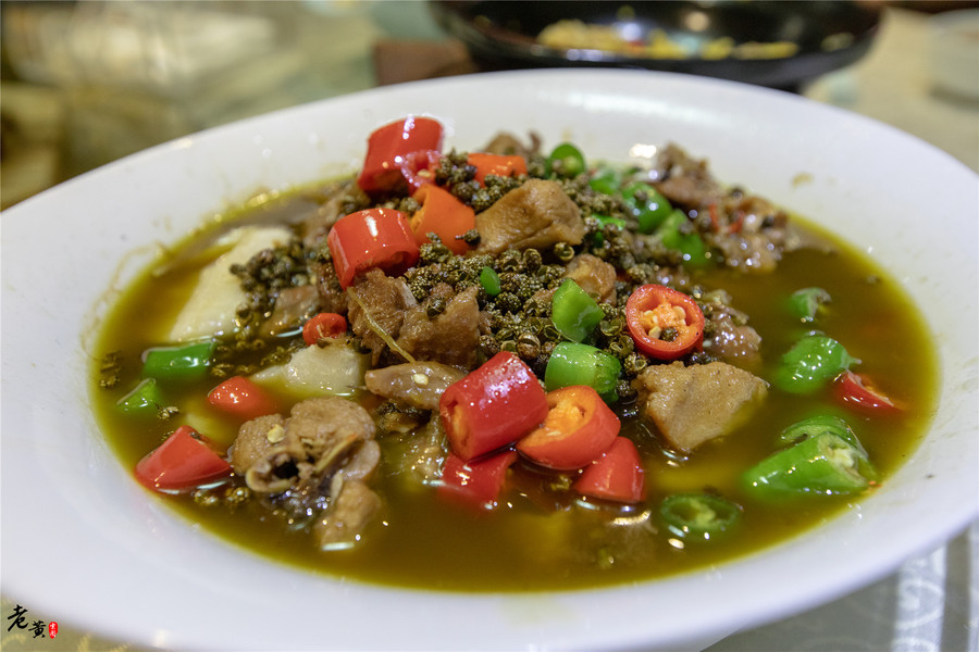 玩大了，在雅安吃鱼还送你“宝剑”，而且宝剑借助传说，寓意极佳