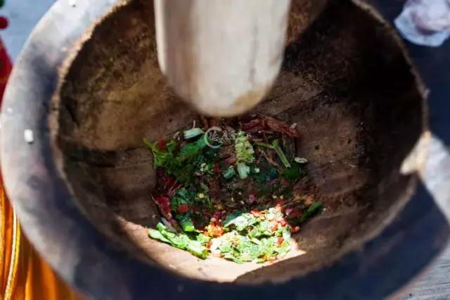 酸汤辣子蘸出来的美味，吃一口就丢魂！这座小城屡被综艺点名