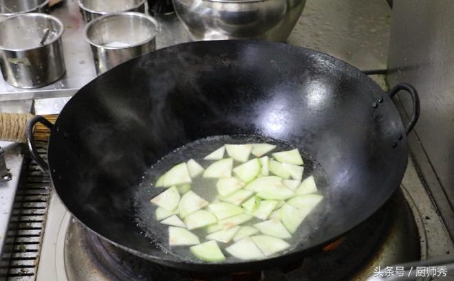 羊排汤怎么炖最好喝红焖羊排,红焖羊排厨师应该怎么做