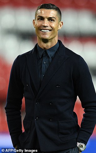 现场观战的c罗戴的什么表,c罗出席发布会