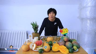 水果还能货到付款？这人气爆棚的水果大姐挺驴啊！