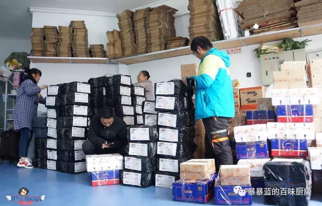 水果还能货到付款？这人气爆棚的水果大姐挺驴啊！