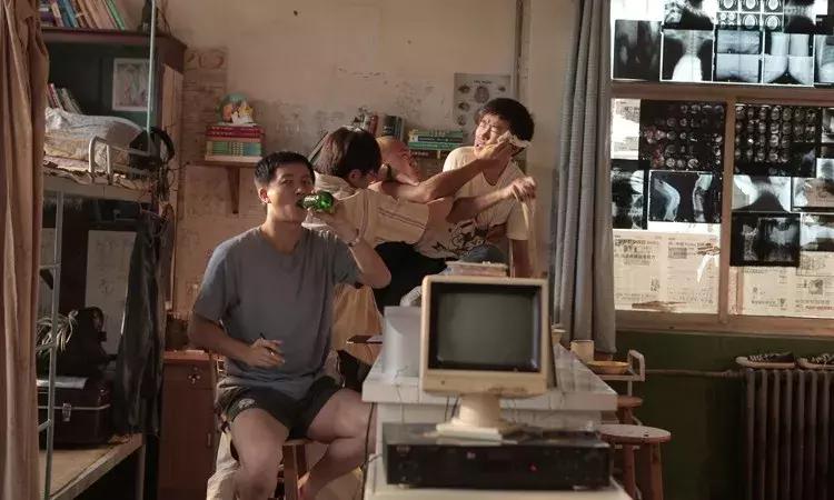 22位大学生一夜之间被开除,22名大学生一夜之间被开除完整版