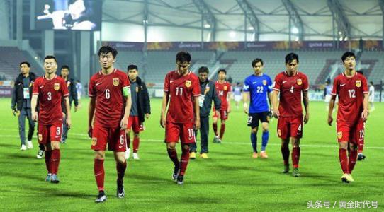 中国球员殴打裁判,中国足球员围殴裁判