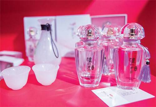 那只兔子又火了：国民老品牌也玩“跨界”