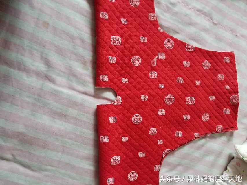 给宝宝用两件秋衣做棉衣教程,用秋衣给宝宝做棉衣
