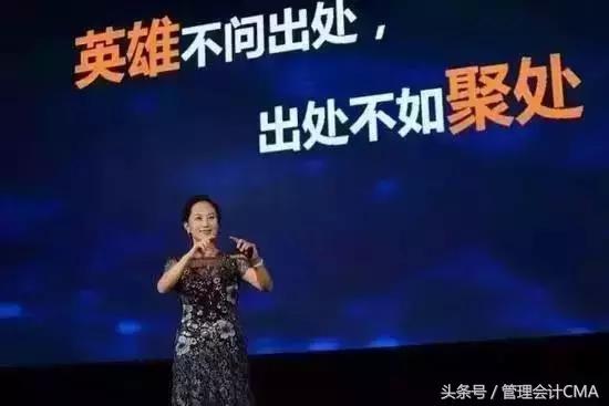 老外来到中国为了买华为手机,华为智能手机在国外供购