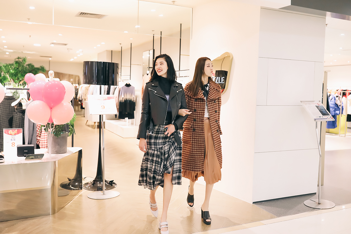 重庆网红打卡解放碑,打卡网红地洪崖洞解放碑