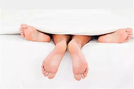 孕晚期见红下腹轻微痛,孕晚期轻微见红后怎么办