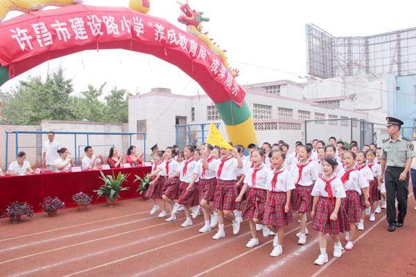 许昌市建设路小学校服,许昌市建设路小学图片