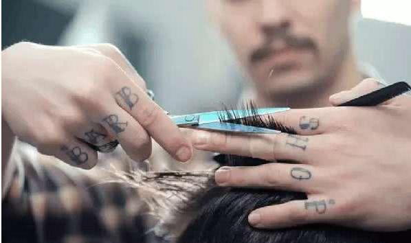 留学生有一种无法言说的「痛」叫做：“我在国外剪了个头发”