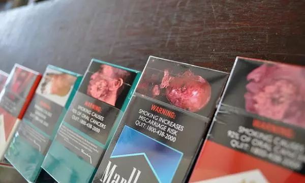 戒烟烟盒图案,新加坡烟盒上的恐怖图案