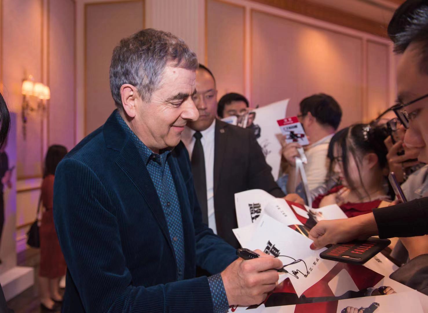 《憨豆特工3》上海举办发布会英伦特工解锁“茶艺”新技能