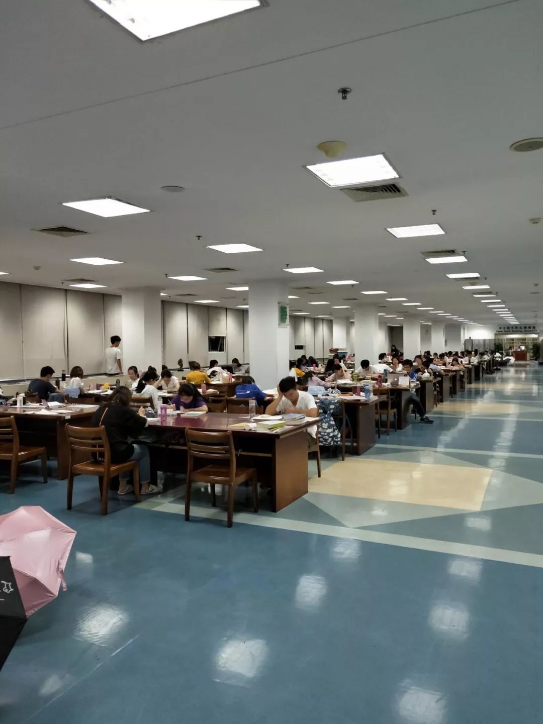 曝光！南京这所高校藏了个网红图书馆，还有高温杀菌器给书除菌！