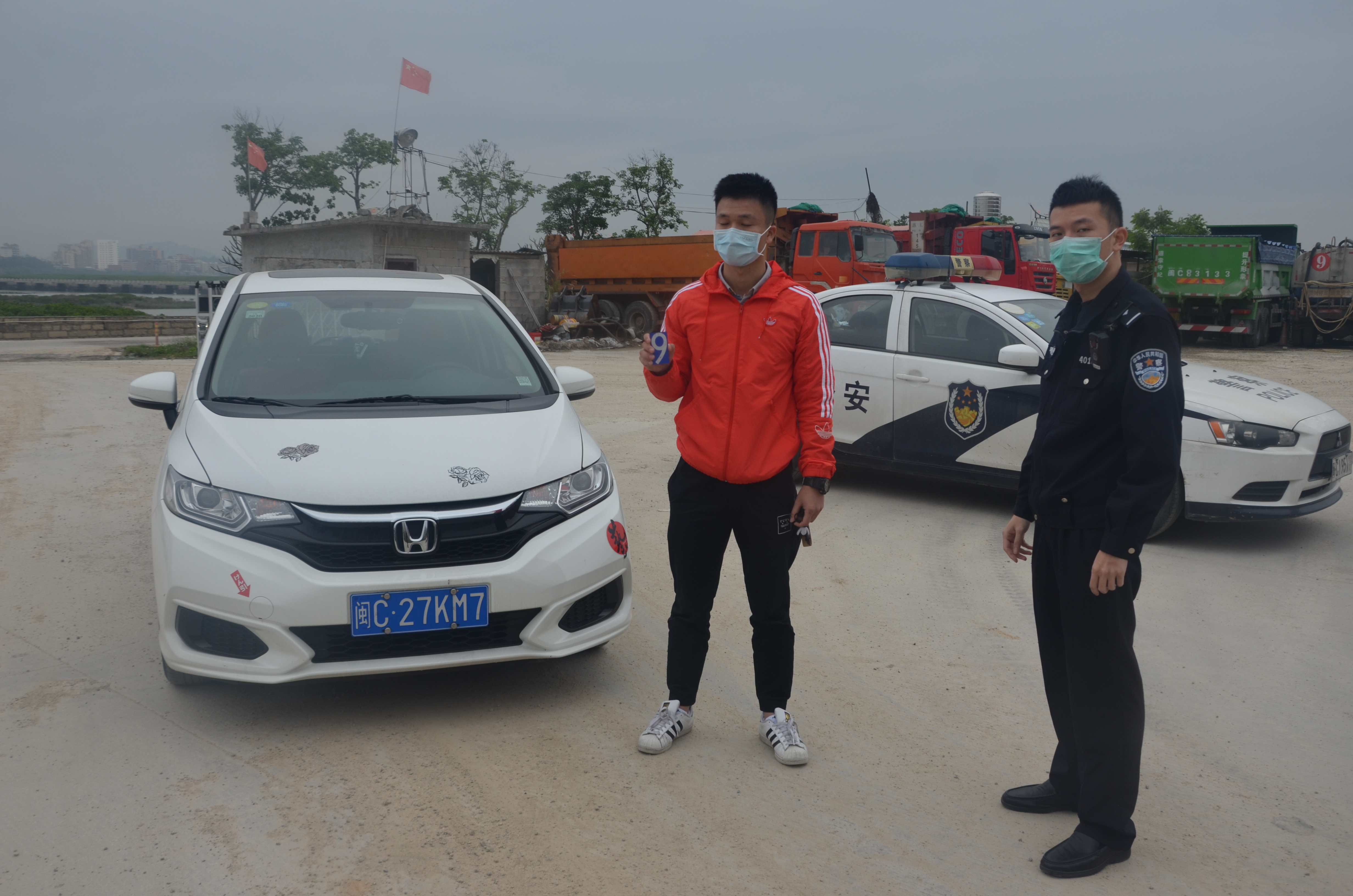 车牌“7”贴成“9”，罚款还得拘7天