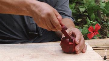 中国老爷爷给孙子做的神奇玩具,老外看中国爷爷给孙子做玩具