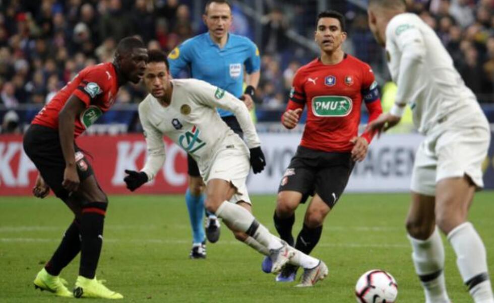 足坛史上最诡异的十大进球,热刺争冠战竟造9张黄牌