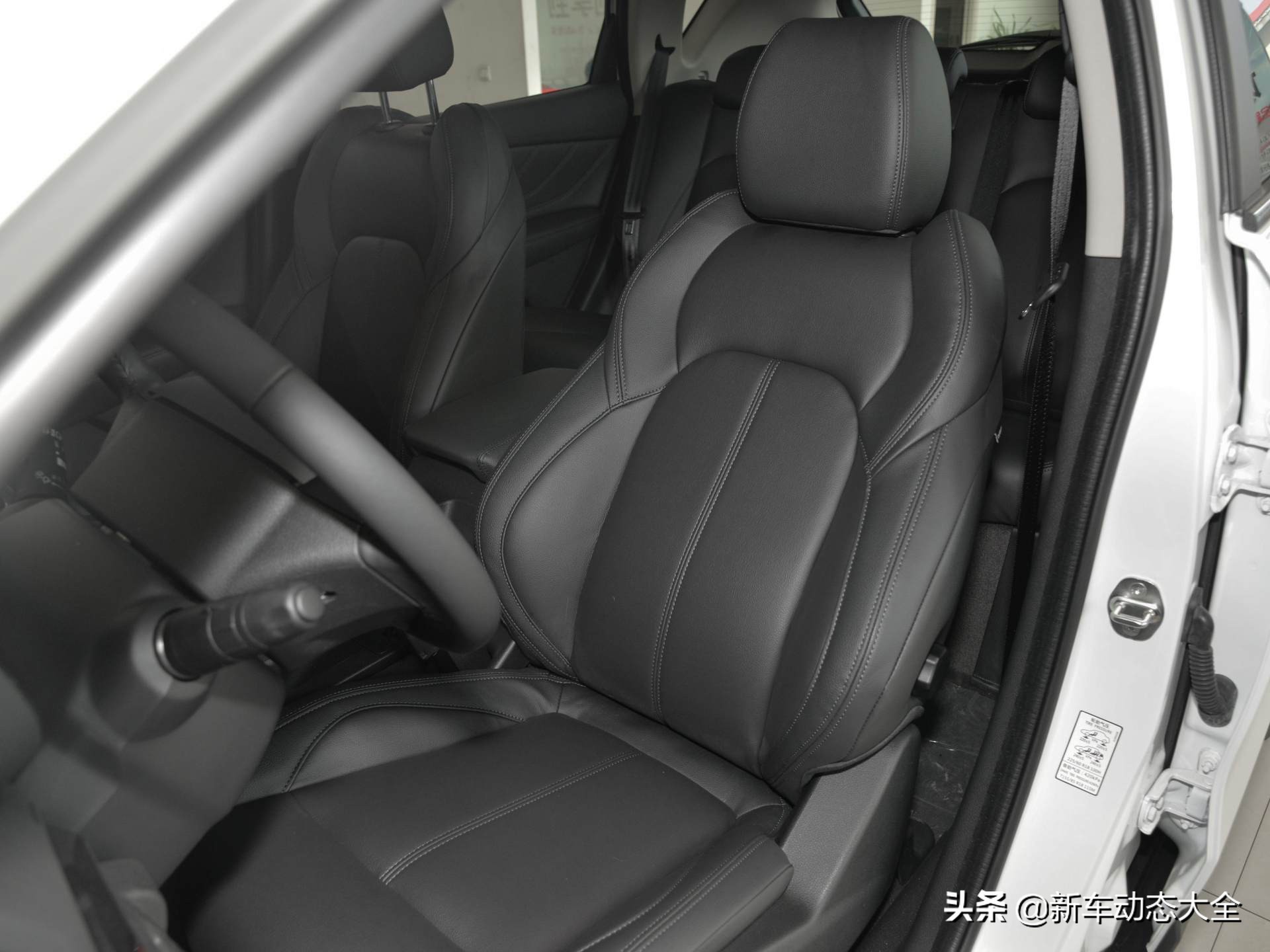 全新东风风神ax7最新款,空间实用底盘好东风风神新款ax7