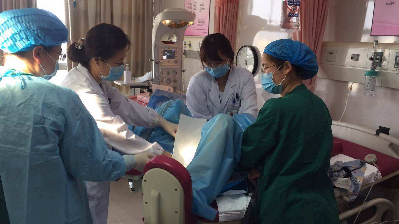 顺产妈妈们遇到过什么尴尬,顺产时必须面对的六大尴尬