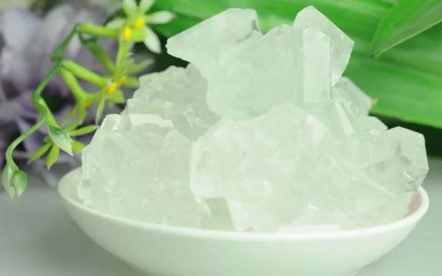 红烧肉放冰糖还是白糖好,红烧肉用白糖好还是冰糖好吃