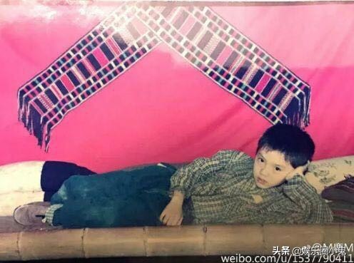 鹿晗被吐槽照镜子,鹿晗被小朋友抓拍