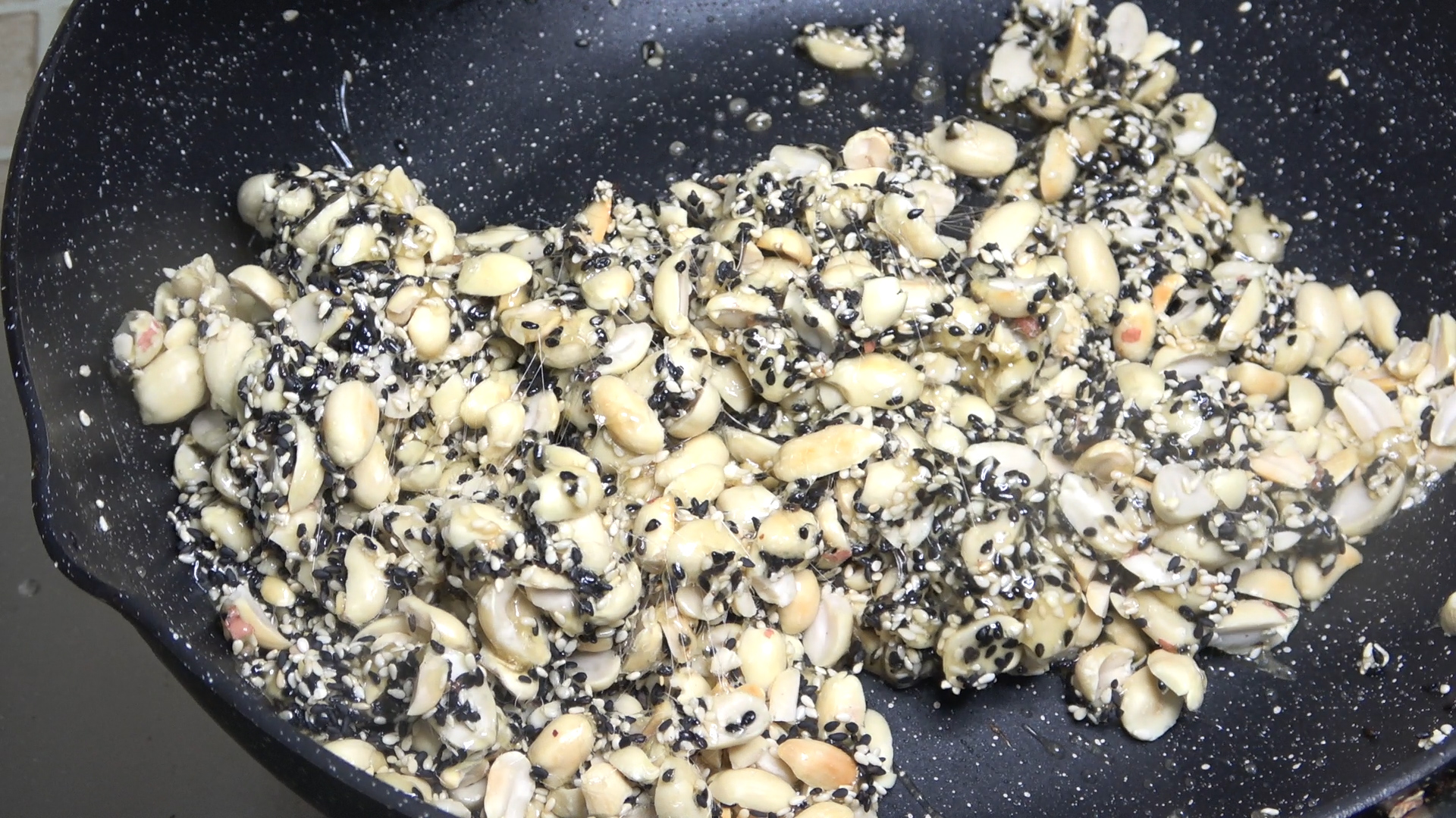 芝麻花生糖不用买，大厨教你在家做，简单易学，香甜酥脆不发硬