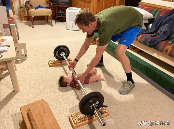 中国女排副攻防护到位美国超市扫货网友斥她不爱国在线回怼