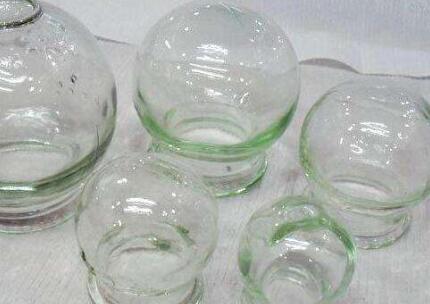 拔罐竟然把自己门牙弄断，基本操作要弄清楚