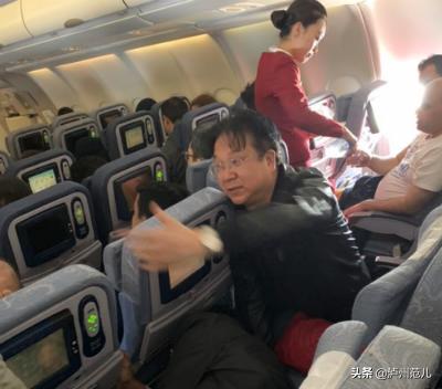 巴基斯坦乘客突发腹绞痛中医空中针灸救人