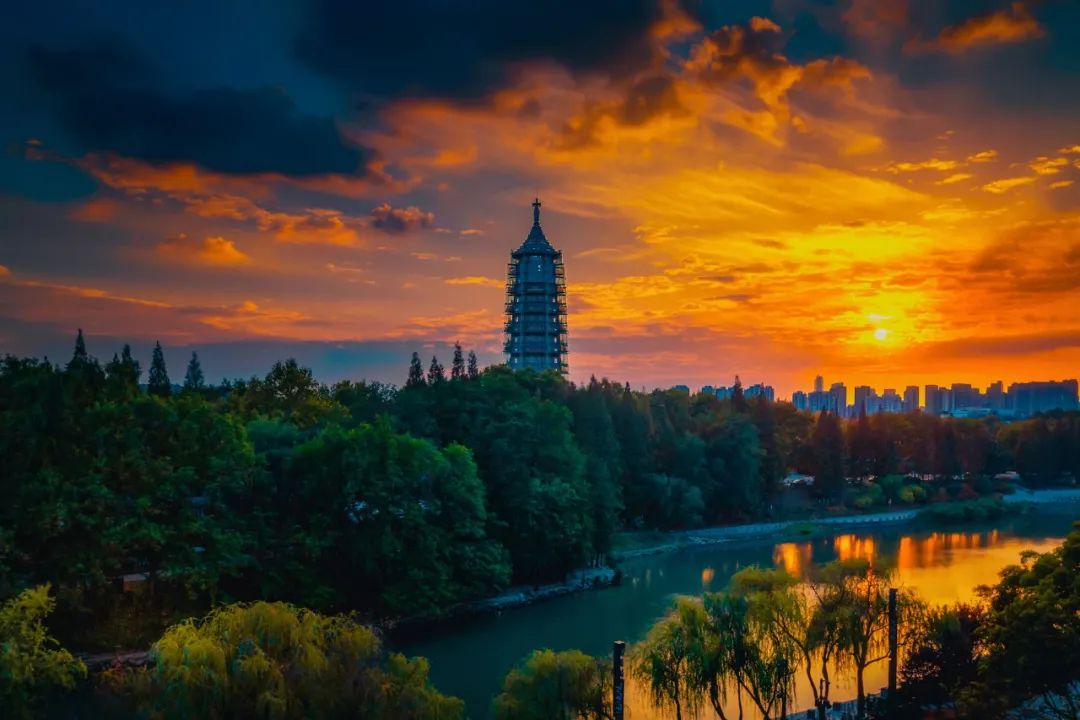 南京，我带你可以看到一个什么样的“他”