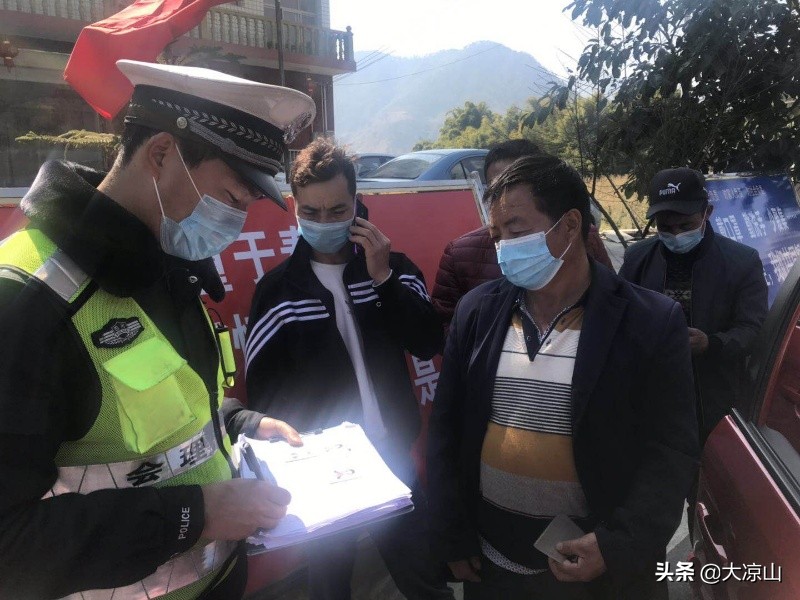 疫情防控期间警察夫妻共赴一线,疫情面前警医夫妻并肩逆行