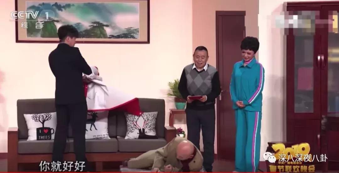 葛大爷回看以前的比赛,葛大爷下班时候的日常