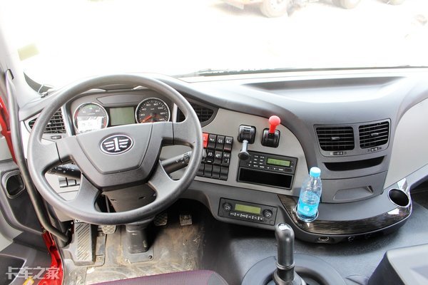 东风天龙4x2港口牵引车,目前最便宜4x2港口牵引车