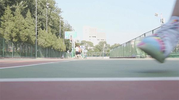 小姐姐上脚的鞋,帕克上脚篮球鞋