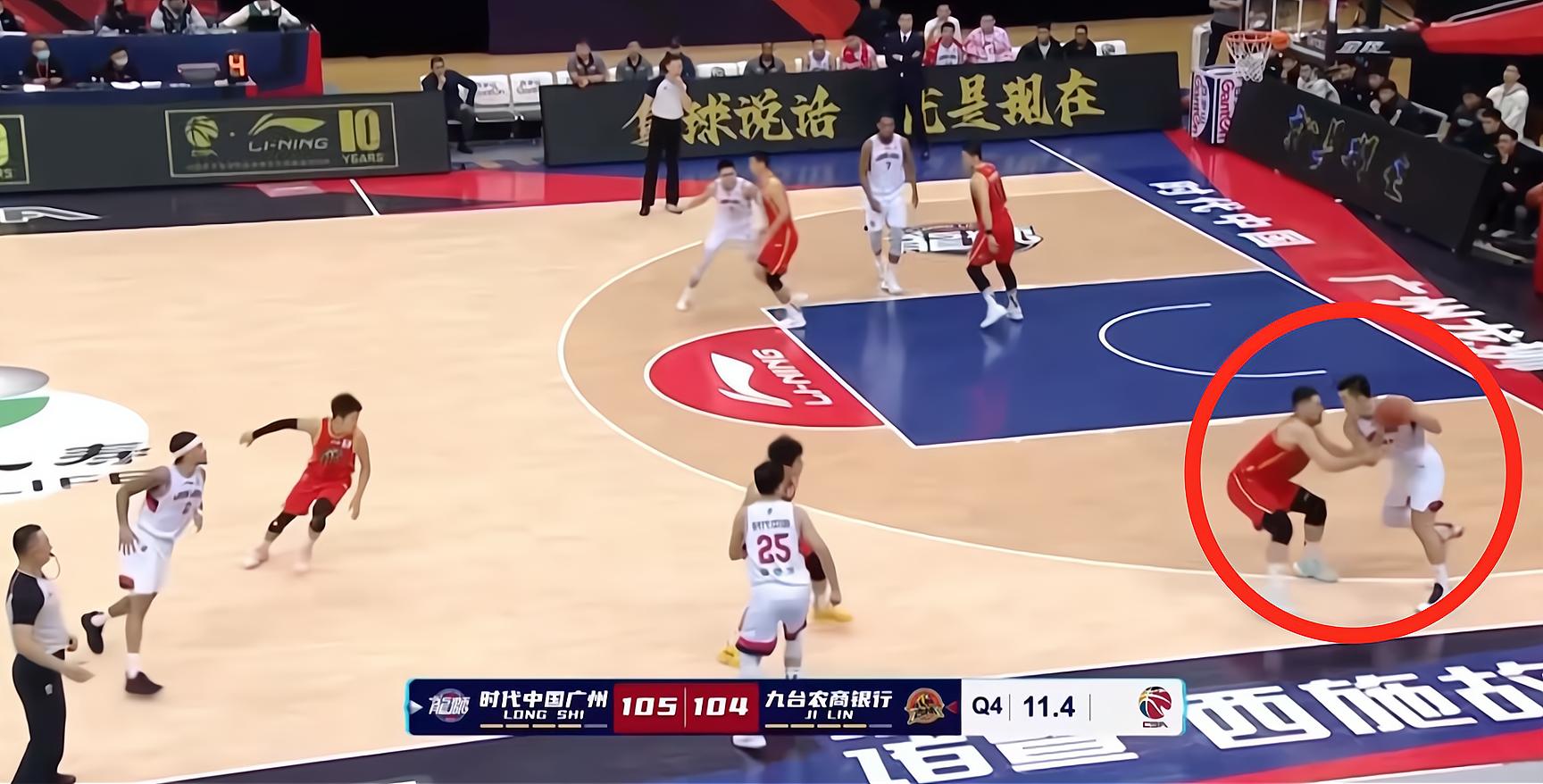 广州男篮20记三分,广州男篮击败新疆关键三分