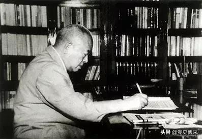 开国中将，长*途征**中打头阵失去左臂，困难之时受命石油部长，被毛*东泽**称为“帅才”