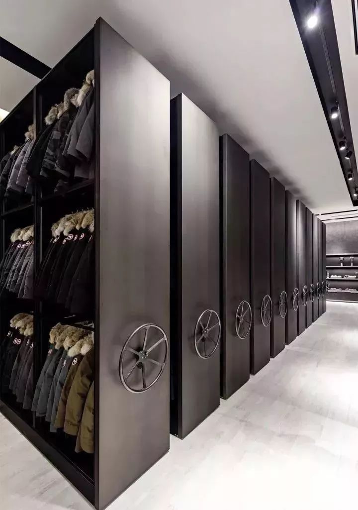 波司登和加拿大鹅比较测试,加拿大鹅vs波司登羽绒服