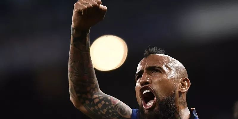 巴萨悍将暴虐皇马边路！20分钟完成6次抢断，让维尼修斯怀疑人生