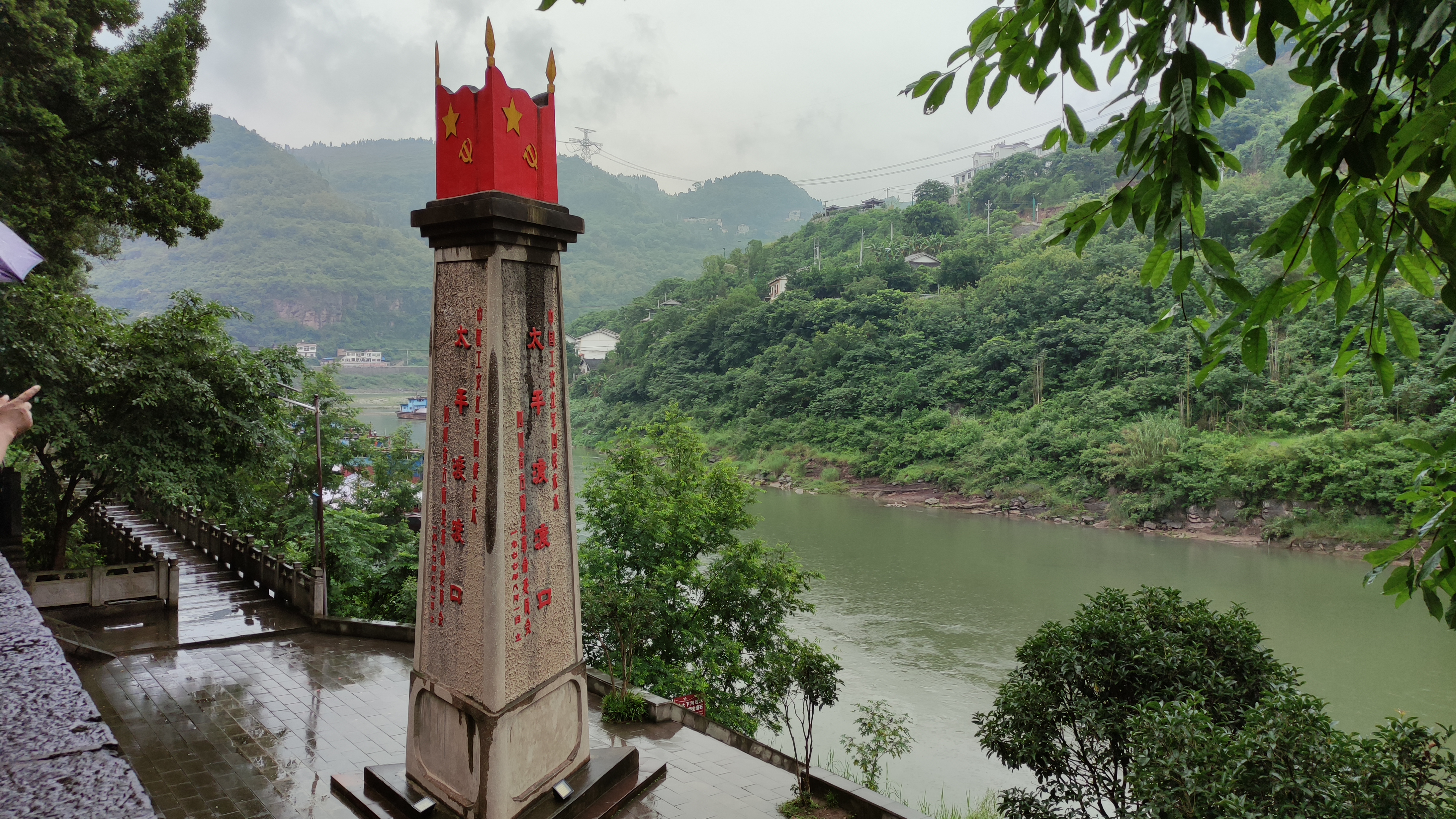 追寻先烈足迹讲述红色故事,追寻红色足迹讲红色故事朗诵