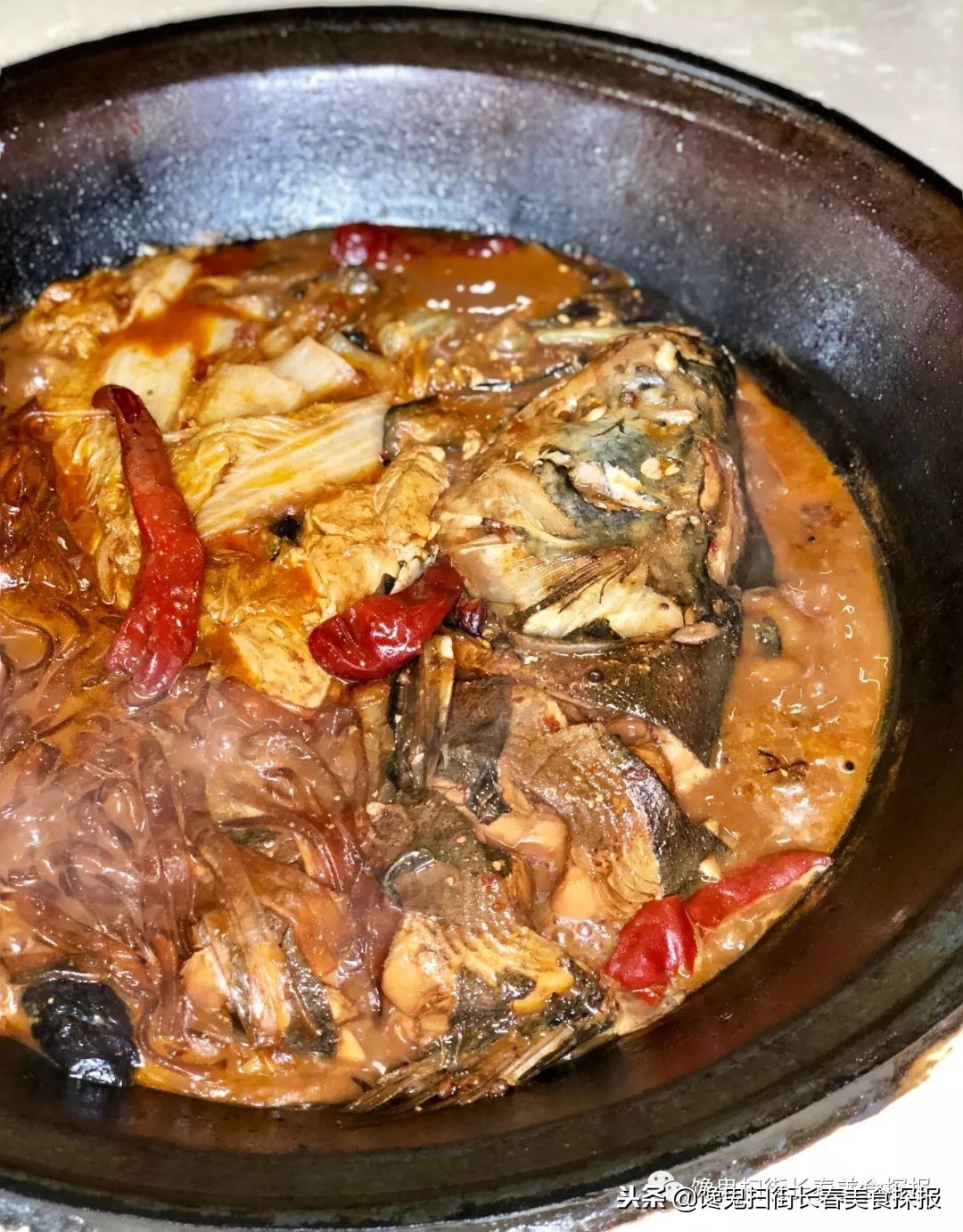 南湖别墅区藏个旧屯子，铁锅炖鱼天天爆满据说空姐都吃胖了！