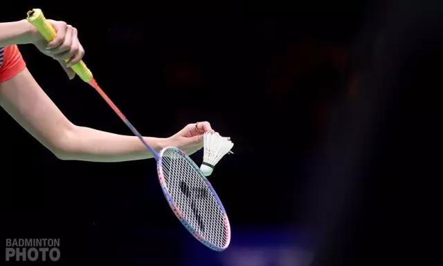 羽毛球拍拉线拉多少磅最好,羽毛球线自己拉线怎么判断磅数