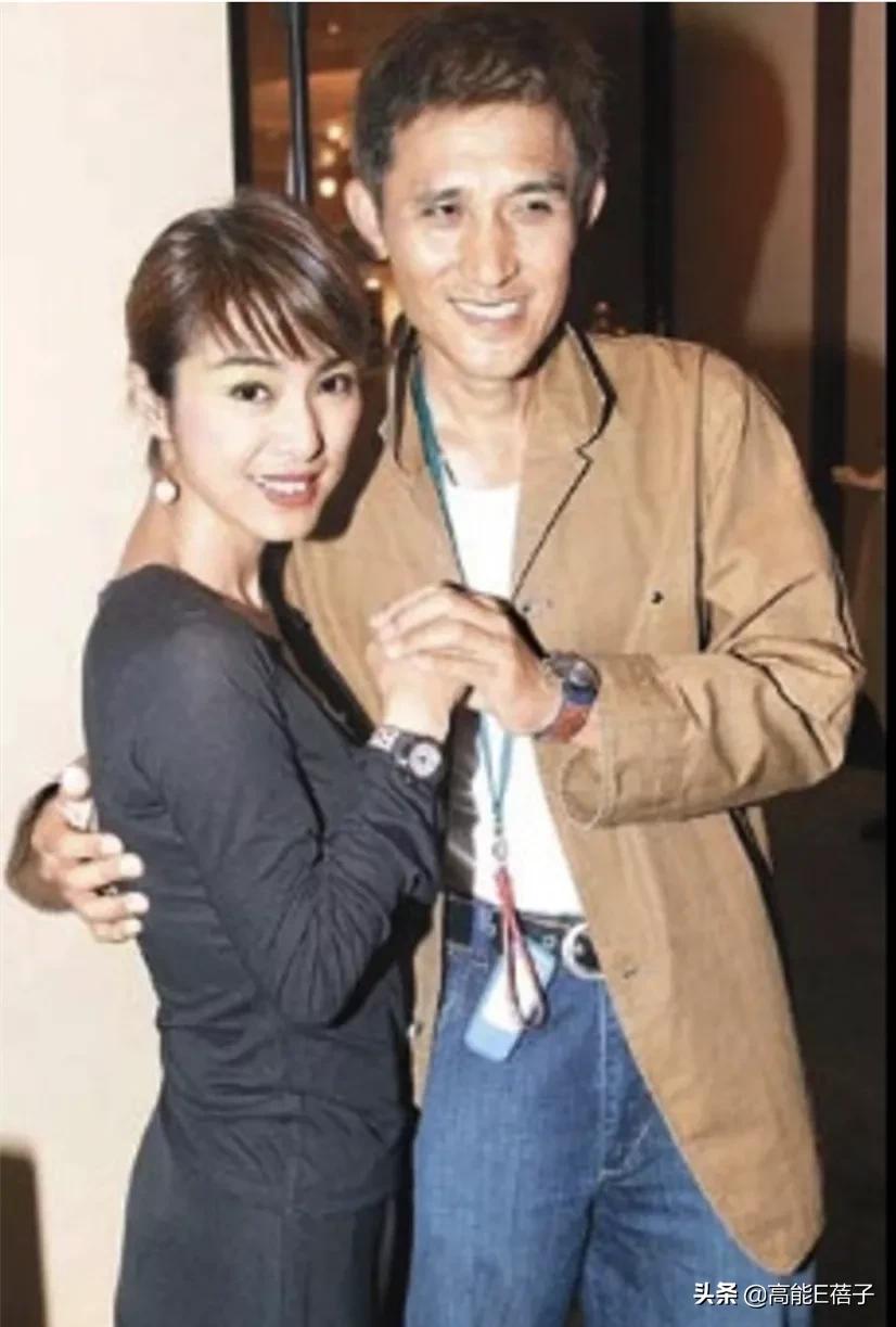 她对已逝男友的感情，还需要一纸婚书证明？