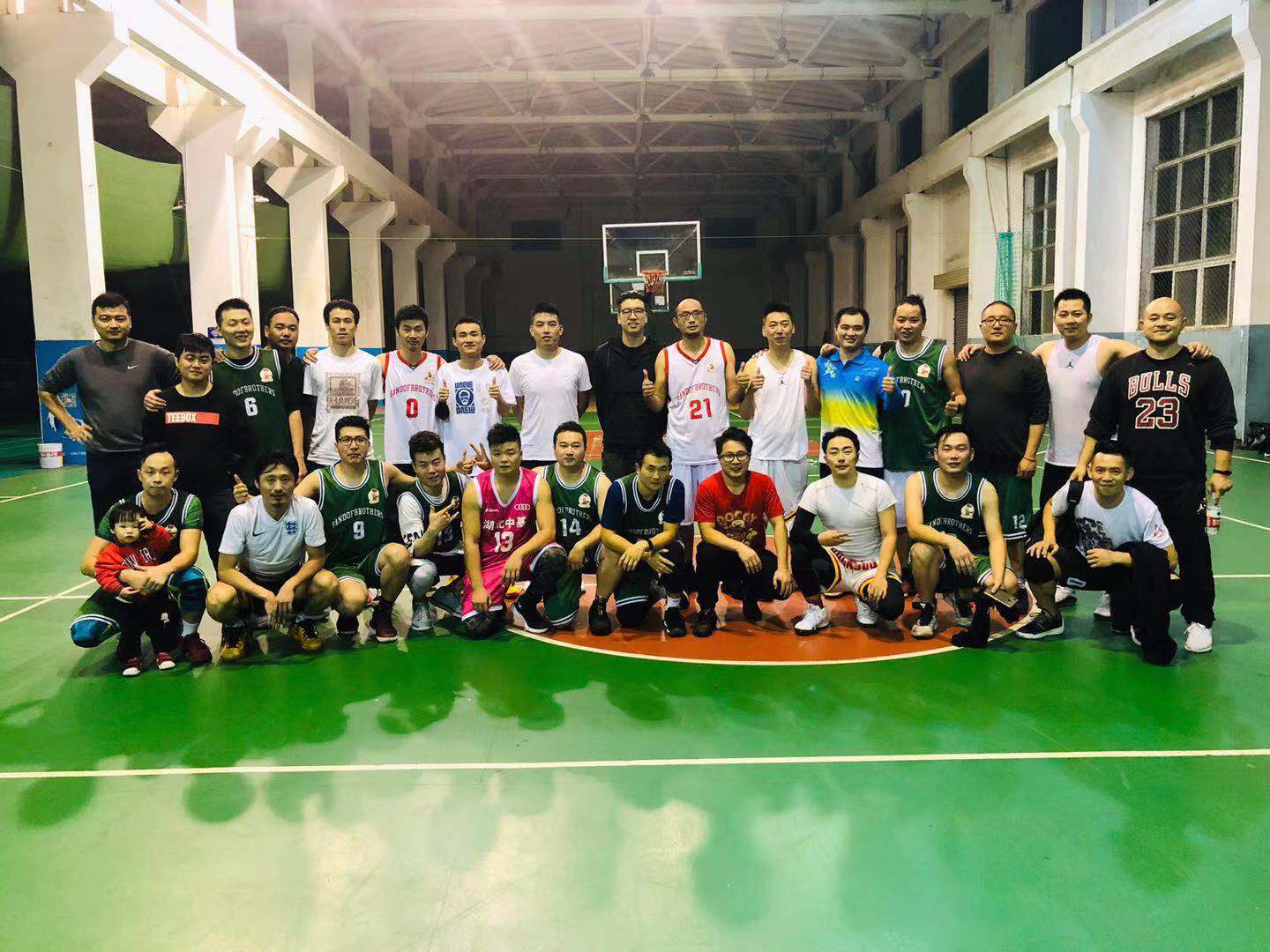 如果你在光谷打篮球，你应该认识这群“老球痞”...